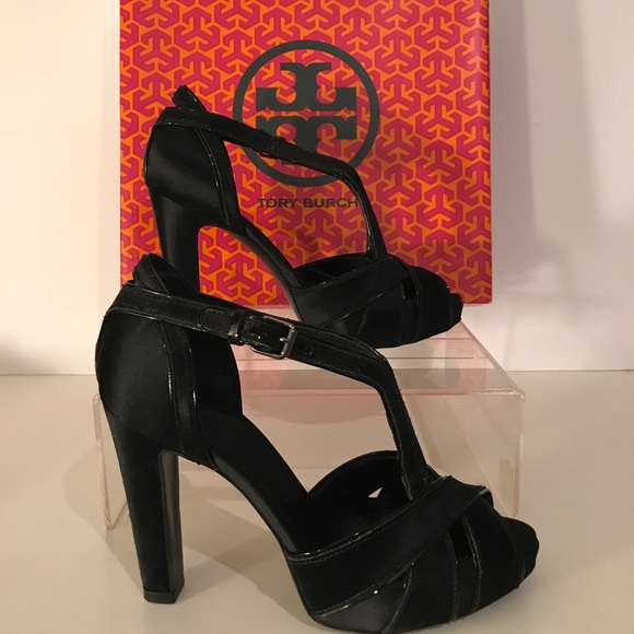 Tory Burch Shoes - Tory Burch T Strap Size 8